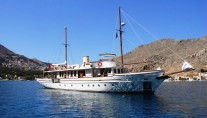 Classic Yacht El Bandido -  Main